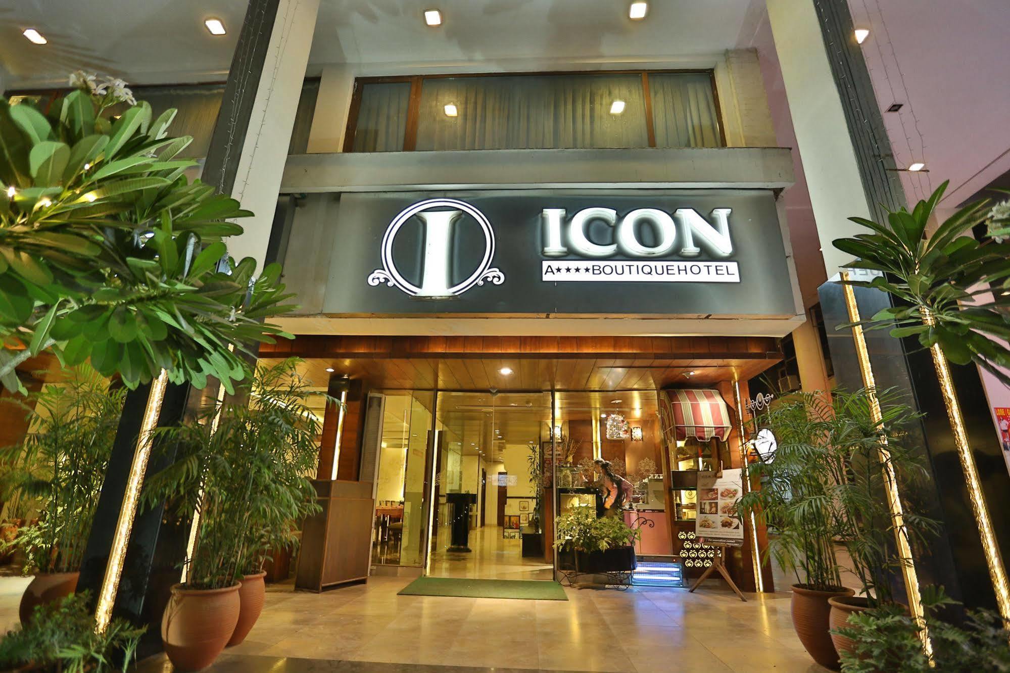Hotel Icon Chandigarh Bagian luar foto